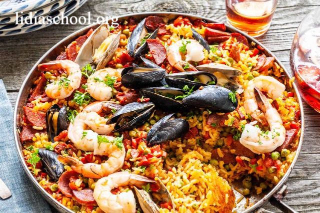 Menikmati Paella Mariscos di Valencia